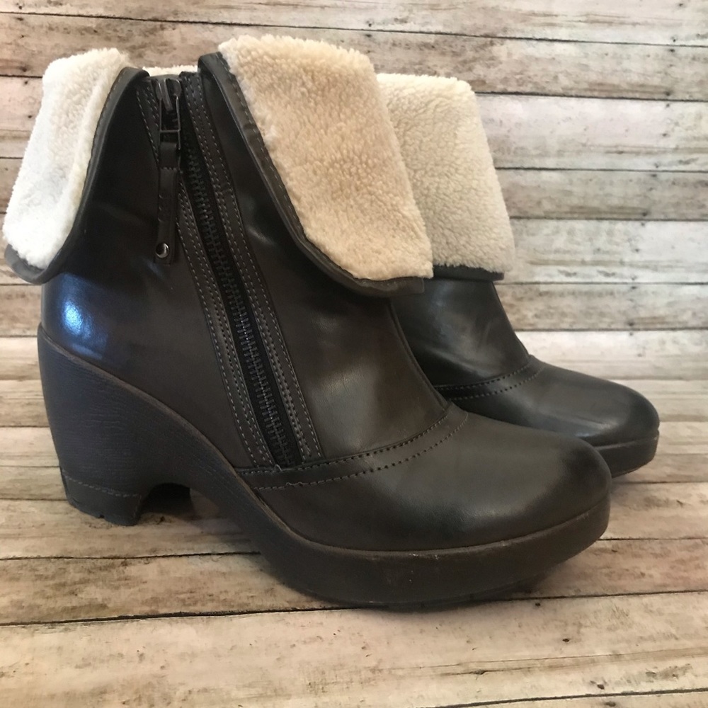 JBU Adventure On Brown Leather Fur Sz 8.5